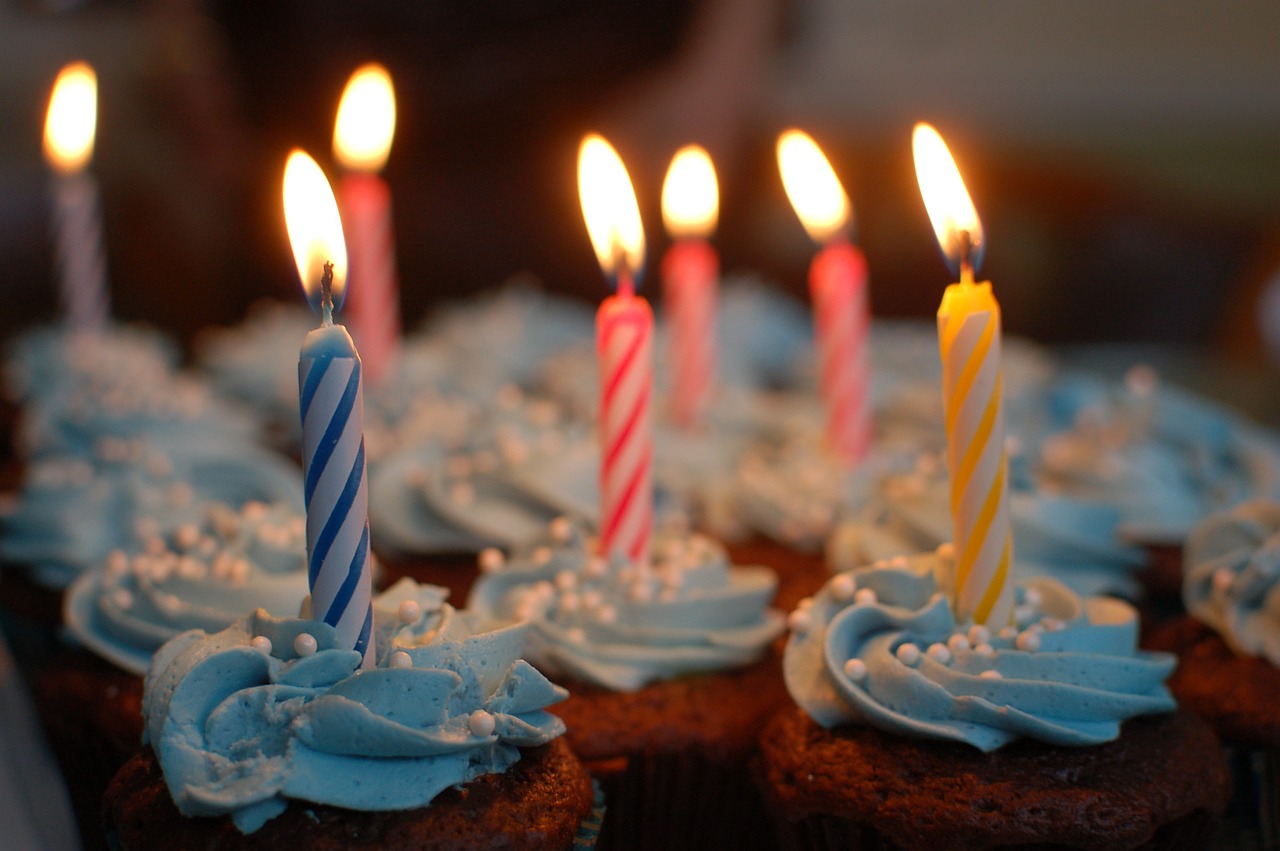 cupcakes, candles, candlelight, birthday candles, bithday celebration, bithday party, birthday cake, happy birthday, cake, party, celebrate, flame
